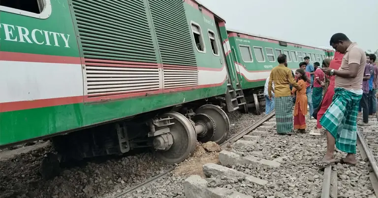 বগুড়ায় ট্রেন লাইনচ্যুত